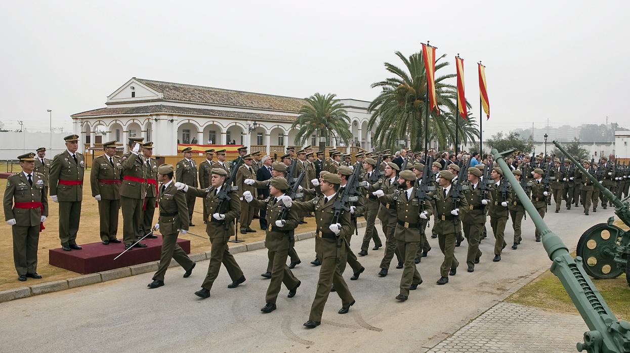 Parada militar en el acuartelamiento de Pineda, donde tenía que hacer la guardia el cabo primero condenado