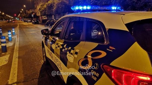 Detenido un hombre por agredir a su pareja en la cabeza con una maceta en Sevilla