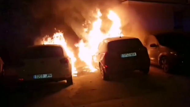 Arden cuatro coches en el barrio de la Macarena esta madrugada