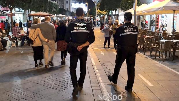 Denuncian a un conductor por atropellar a un policía local de Sevilla y cuadruplicar la tasa de alcohol