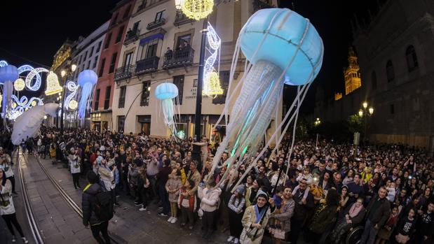 Sevilla despide el año con las calles abarrotadas