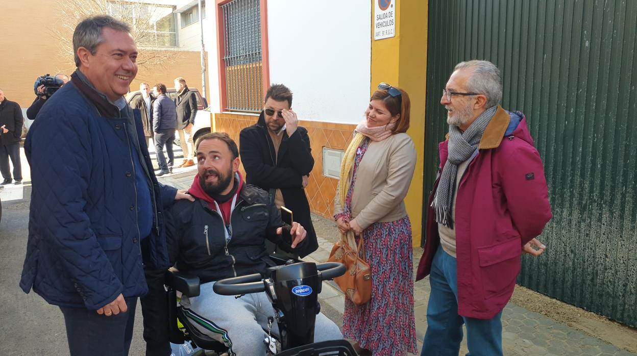 El alcalde, durante una visita a Palmete donde ha hecho las declaraciones