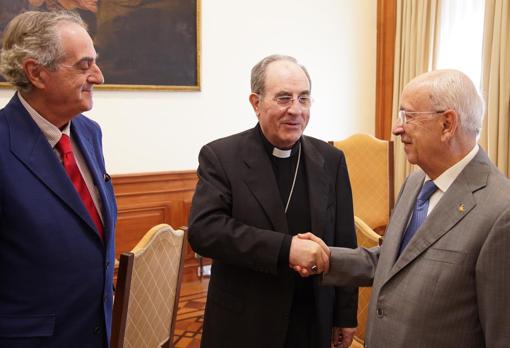 Luis Merino, Juan José Asenjo y Manuel del Valle, tras ratificar el protocolo