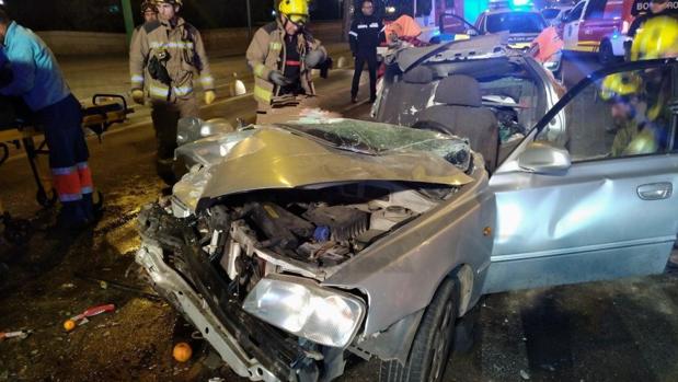 Cinco heridos, dos en estado crítico, en un aparatoso accidente de tráfico en el Paseo de las Delicias