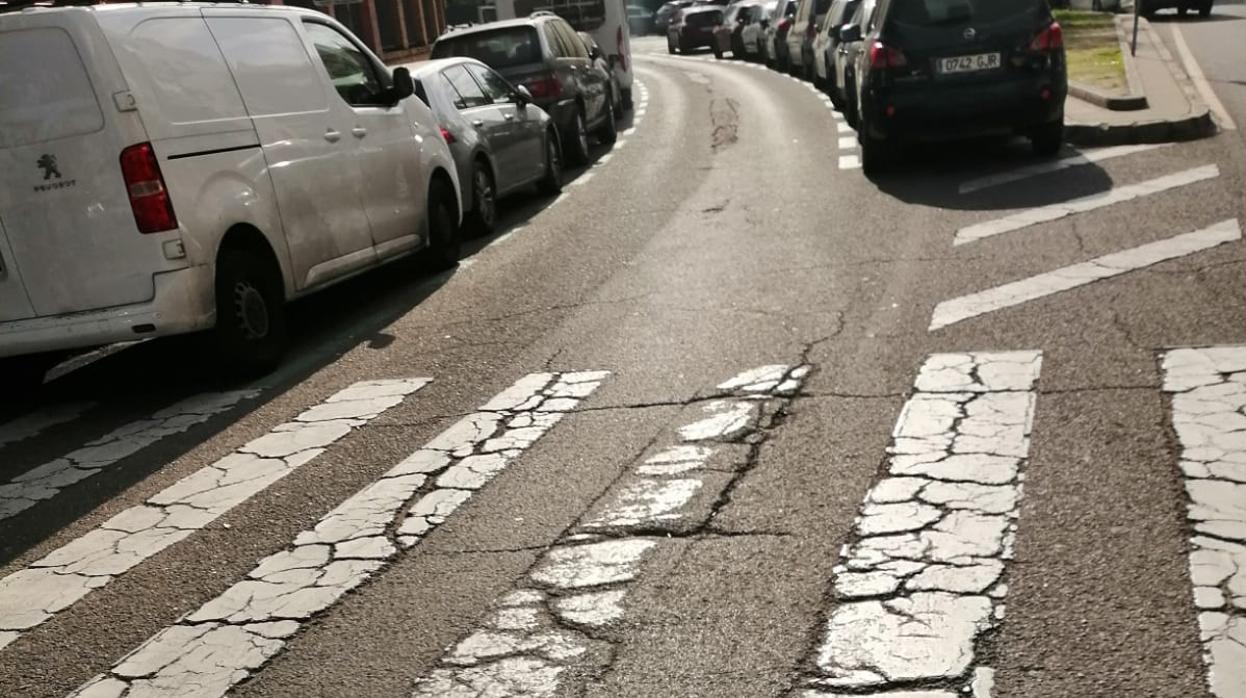 Paso de cebra de la calle Juan Sebastián Elcano esquina con Virgen de Regla