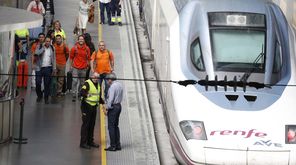 Los AVE con origen y destino Sevilla transportaron casi cuatro millones y medio de personas en 2019