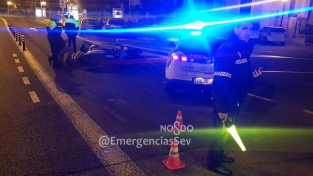 Dos heridos en la colisión de dos motos en la avenida Eduardo Dato de Sevilla