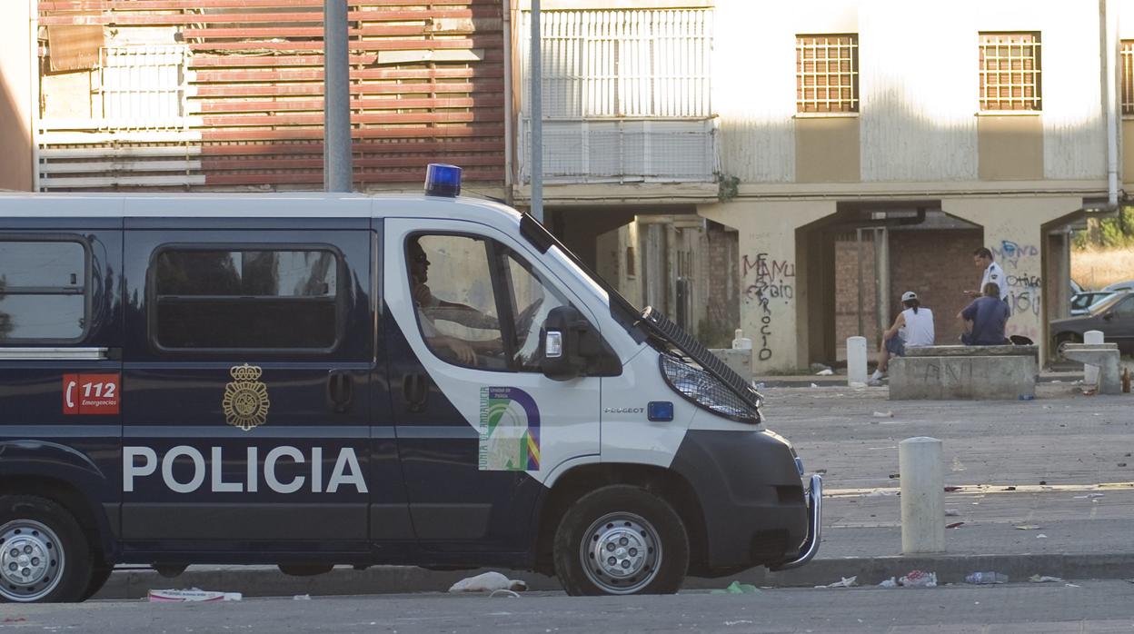 Presencia de la Policía Autonómica en el barrio sevillano de las Tres Mil Viviendas