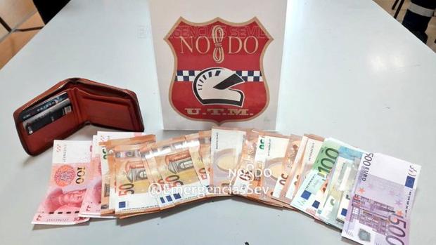 La Policía Local de Sevilla devuelve a un turista chino su cartera con 1.890 euros