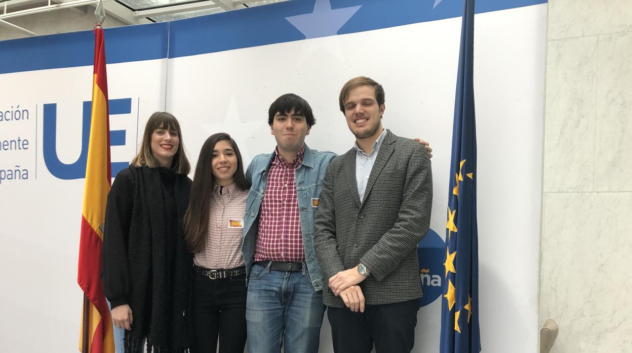Estudiantes sevillanos que han acudido a Bruselas a defender el proyecto UlyssEUs