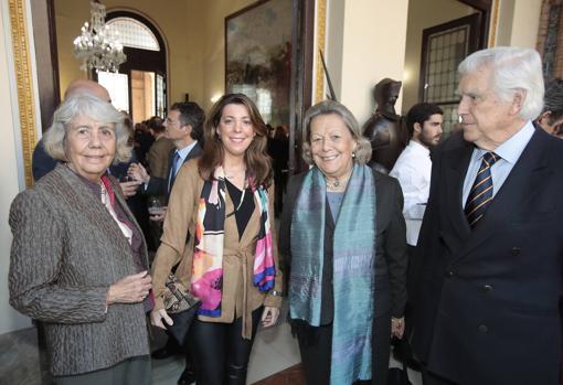 Pilar Enrile, María Carretero Vila, Enriqueta Vila y Juan Pemán