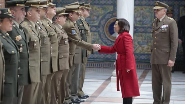 La ministra de Defensa le pide a Santa Bárbara que «recapacite» y acepte el contrato de los blindados 8x8