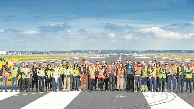 La pista del aeropuerto de Sevilla es ya la mejor equipada de España