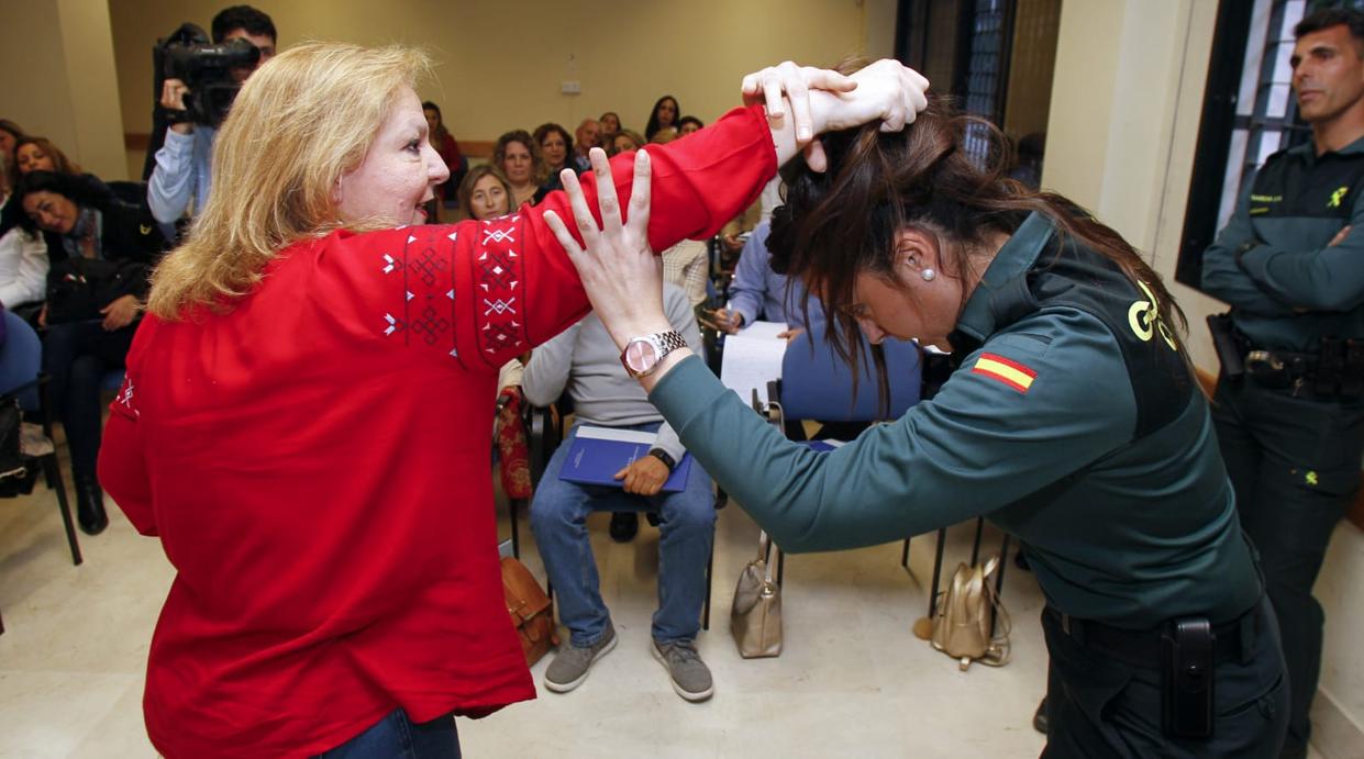 El área que encabeza el Hospital de Valme fue pionera en estos cursos de defensa personal