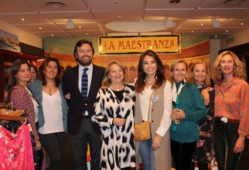 Sara Peña, Charo Romero, Aurora Cottan, Raúl García, Carmen Romero, Marian Camino, Marina Moreno, Pilar Moreno y Ana Mates