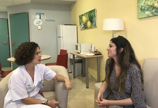 Sara con Rocío Lara, jefe de Bloque de Obstetricia y Ginecología