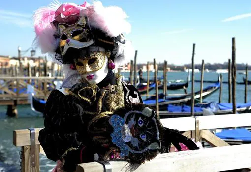 El Carnaval de Venecia es famoso por sus clásicas máscaras con las que bailaban