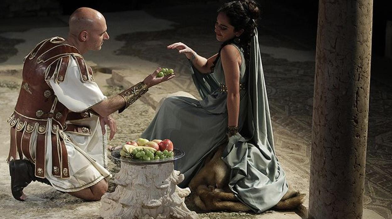 Escena de la obra teatral Poncio Pilatos, en la Casa de las Columnas del Antiquarium de Sevilla