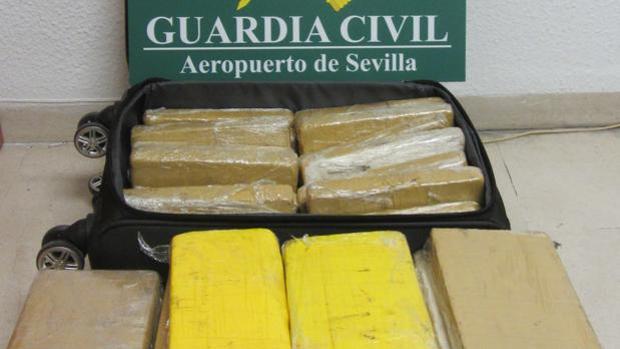 Juzgan este lunes al militar brasileño detenido en el aeropuerto de Sevilla con 37 kilos de cocaína