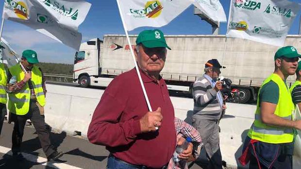 «Sin relevo generacional, la agricultura se muere», el lamento del campo en la tractorada