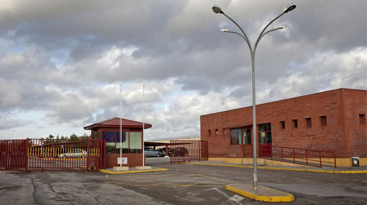 Acceso el centro penitenciario Sevilla I