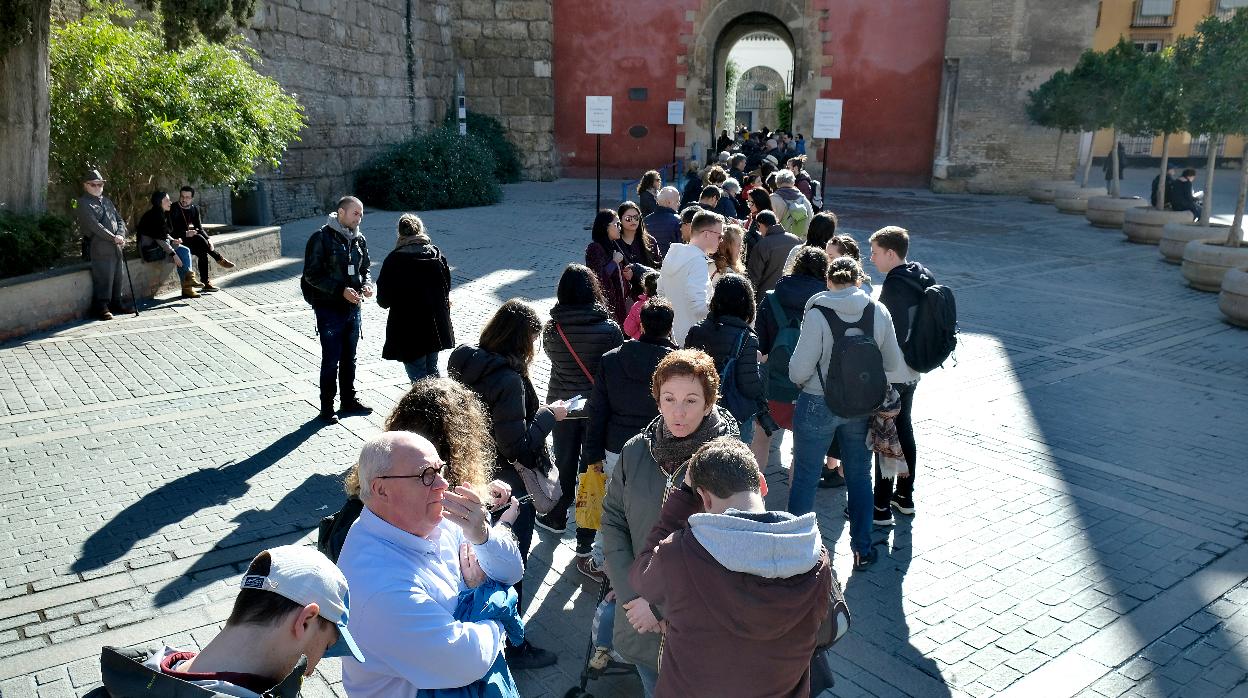 Colas de acceso para el Alcázar de Sevilla