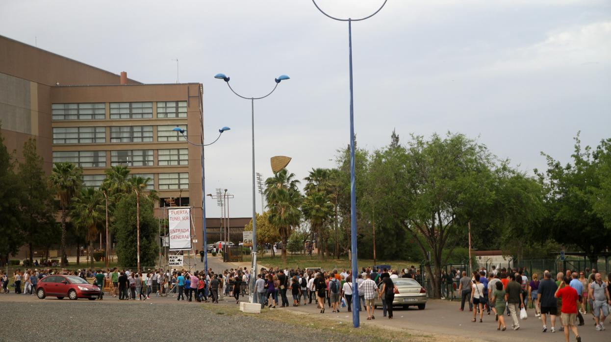 Acceso principal al estadio de la Cartuja