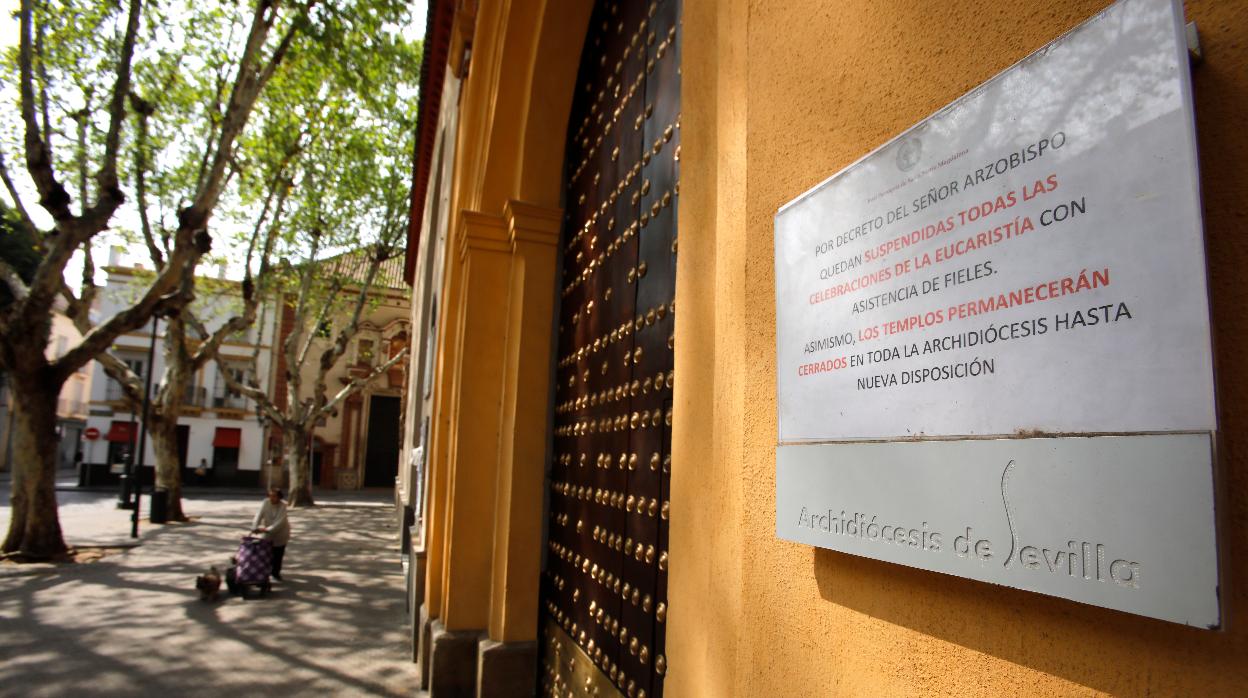 La parroquia de la Magdalena, cerrada ayer domingo