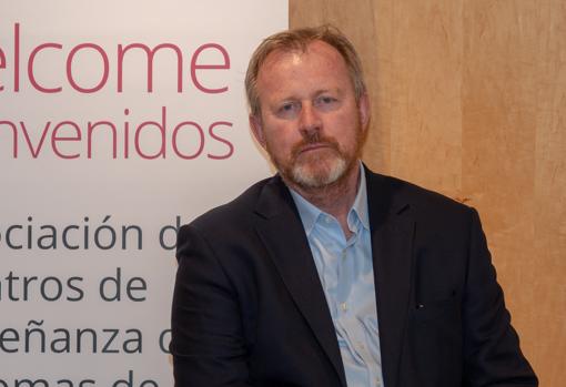 A la derecha, el presidente de la asociación de academías de Andalucía (ACEIA), Alan McDyre