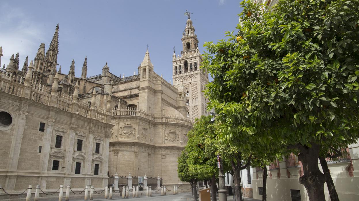 La Giralda desde la plaza del Triunfo