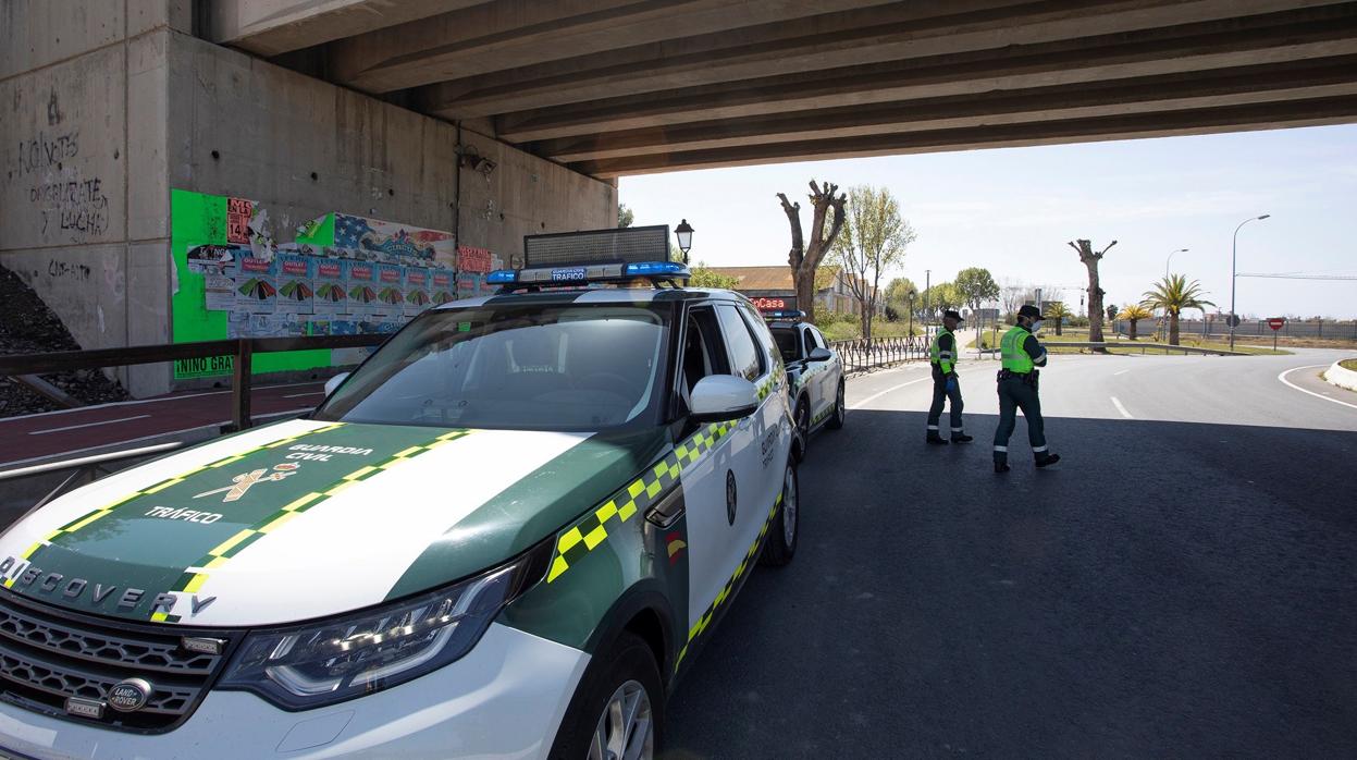 Control de carretera de la Guardia Civil para filtrar vehículos