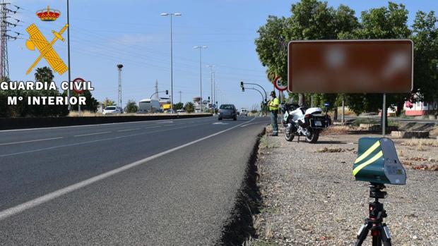 Un sevillano cazado al volante a 215 kilómetros por hora en Badajoz