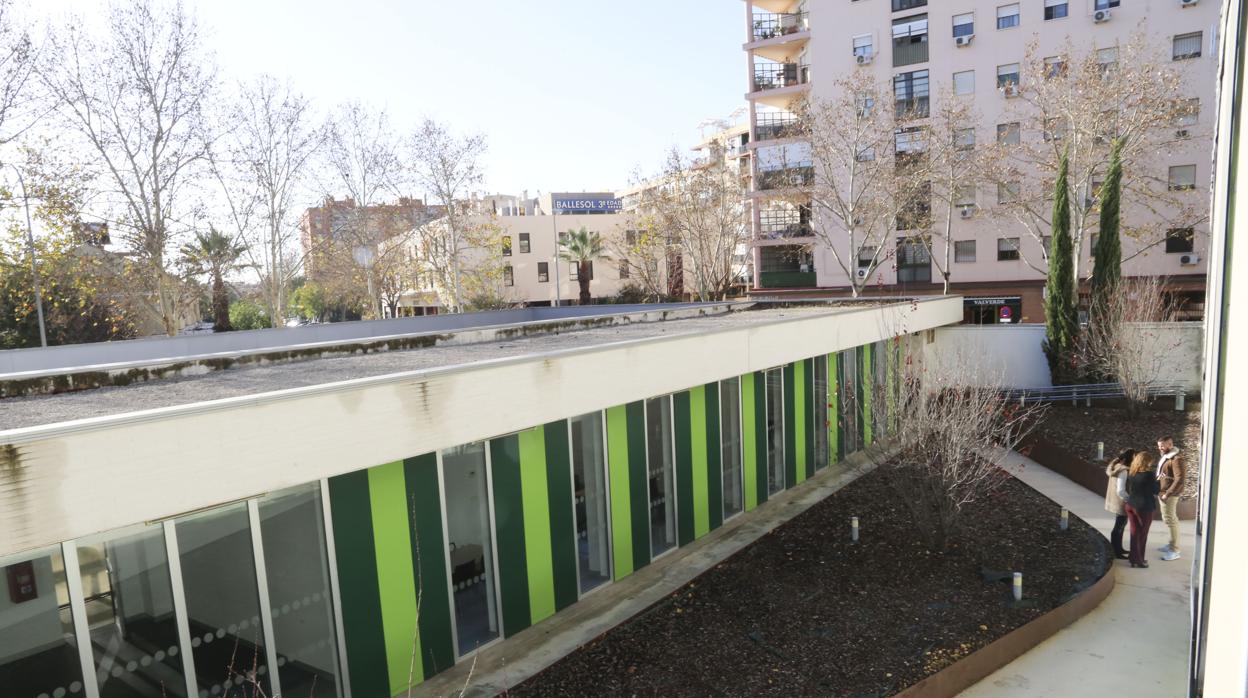 Imagen del primer edificio de alojamientos colaborativos de Emvisesa., situado en la calle Flor de Papel