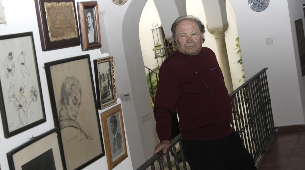 Manolo Marín en su casa sevillana en el barrio de Triana