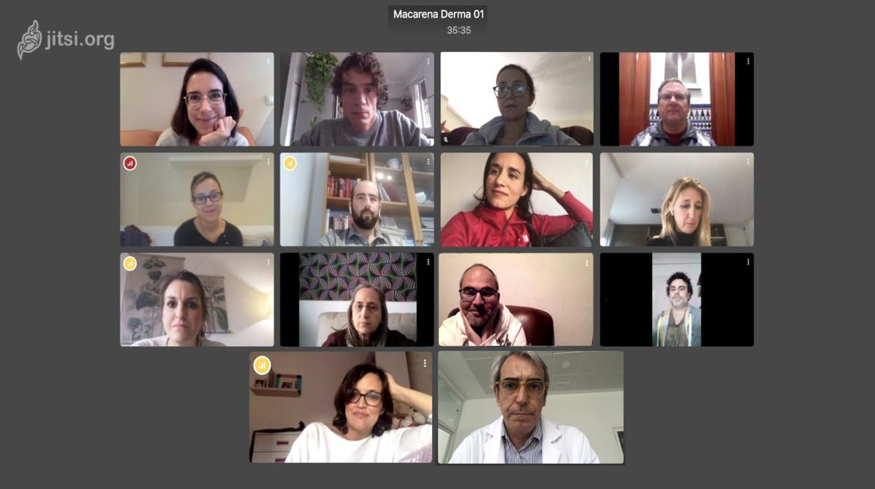 Videoconferencia del equipo de Dermatología del Hospital Virgen Macarena de Sevilla para valorar un caso