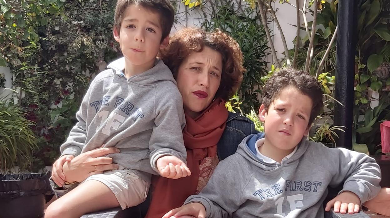 Rocío Olmedo con sus hijos Álvaro y Leandro