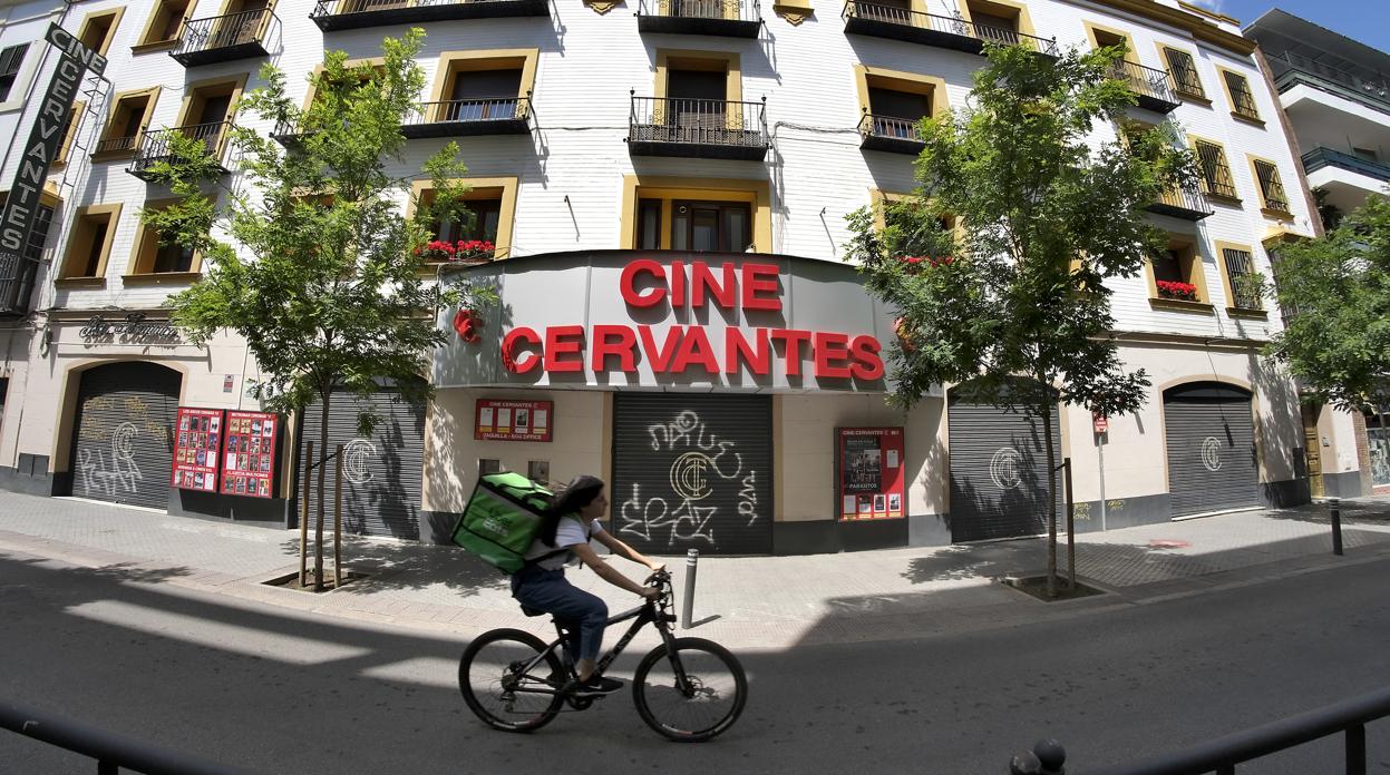 El cine Cervantes será uno de los que podrá abrir a partir del 25 de mayo con aforo limitado