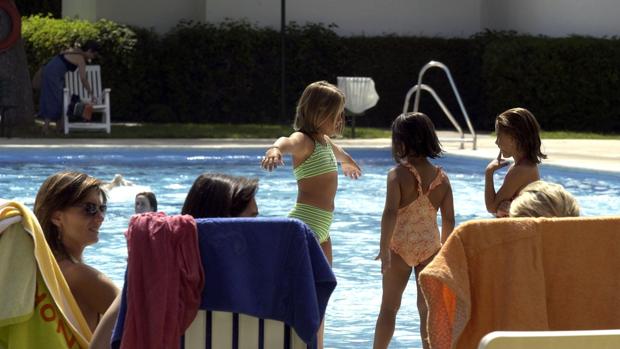 Y las piscinas comunitarias ¿podrán abrir para el verano?