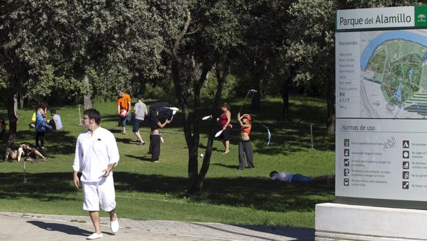 El parque del Alamillo abre sin juegos infantiles ni de gimnasia