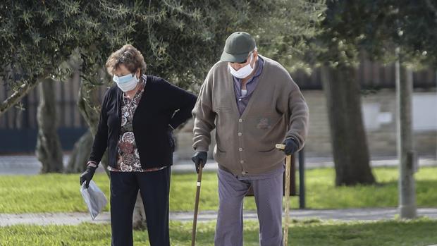 Más de 230.000 mayores de 70 años podrán salir a pasear en Sevilla este sábado