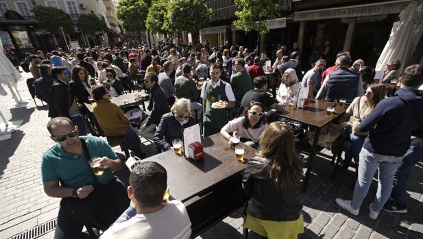 Un nuevo modelo de veladores para dar oxígeno a la hostelería de Sevilla