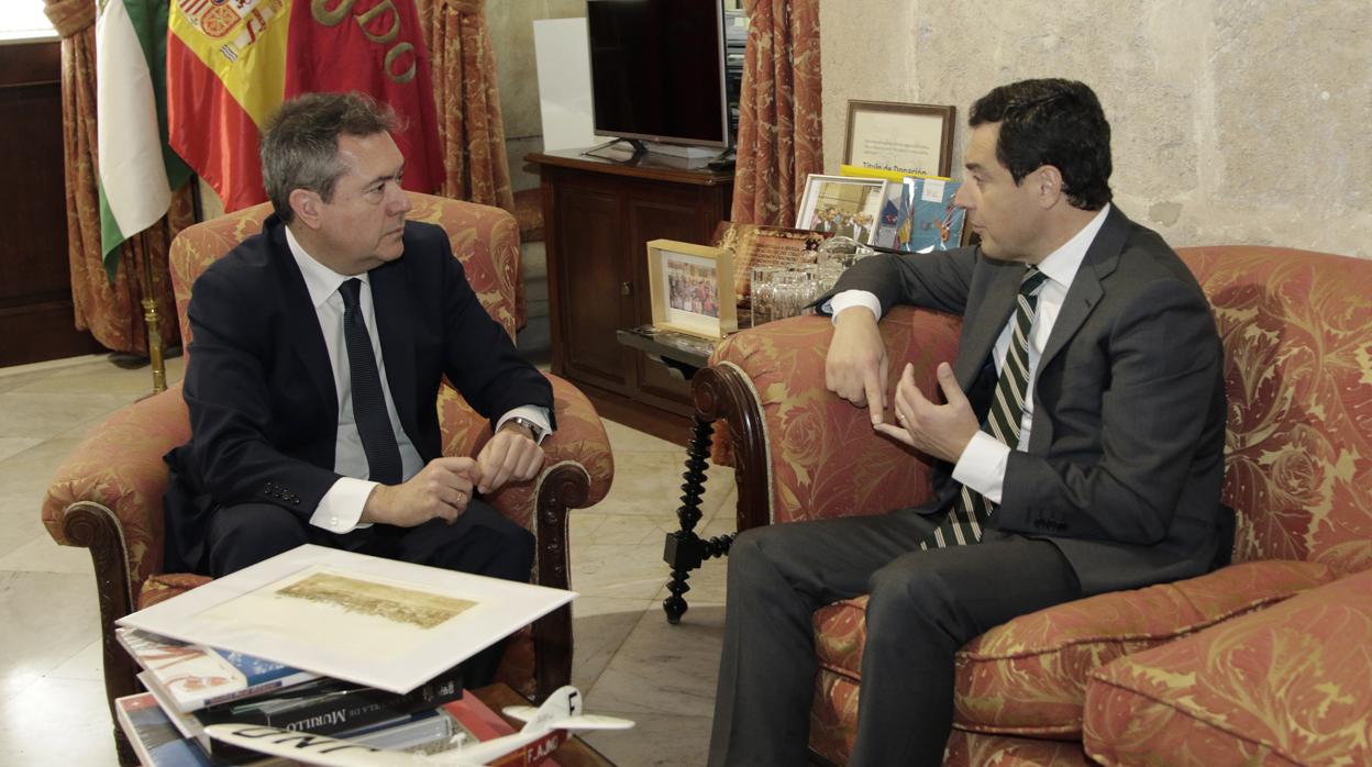 Juan Manuel Moreno y Juan Espadas, en un encuentro en el Ayuntamiento