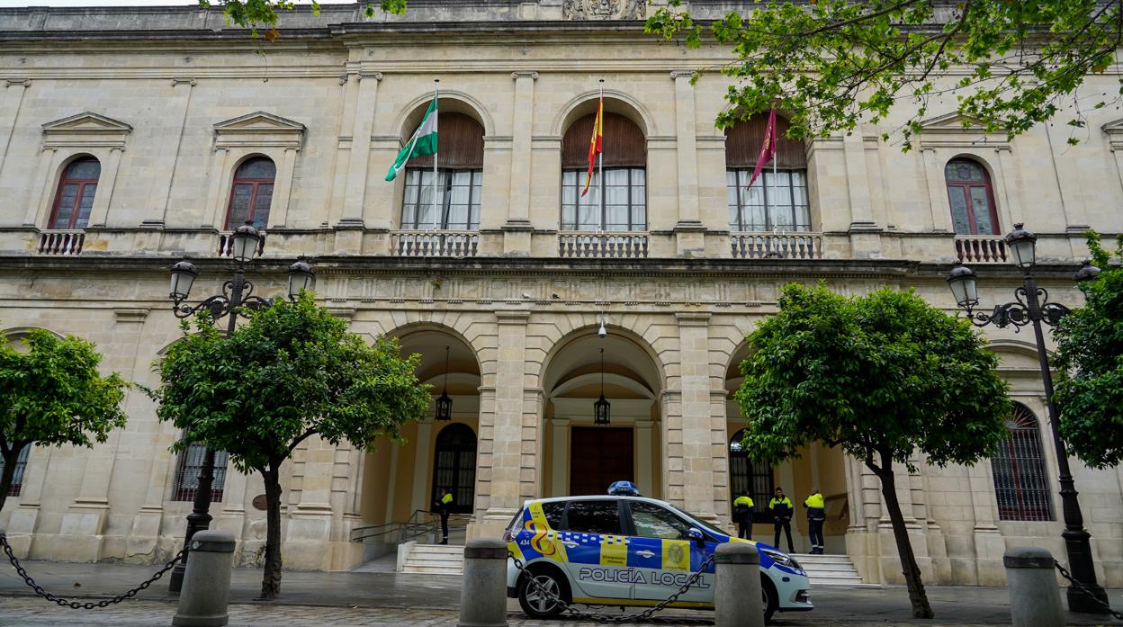 La fachada del Ayuntamiento de Sevilla