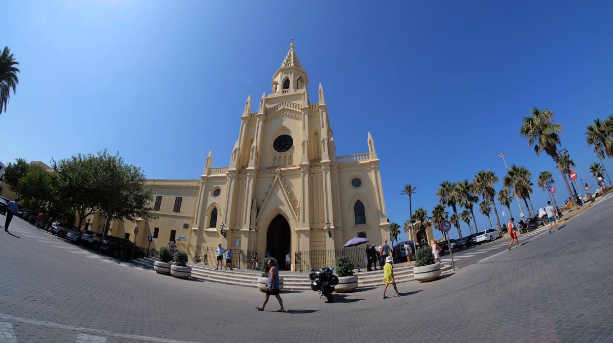 Santuario de Regla en Chipiona, localidad con multitud de segundas residencias de sevillanos