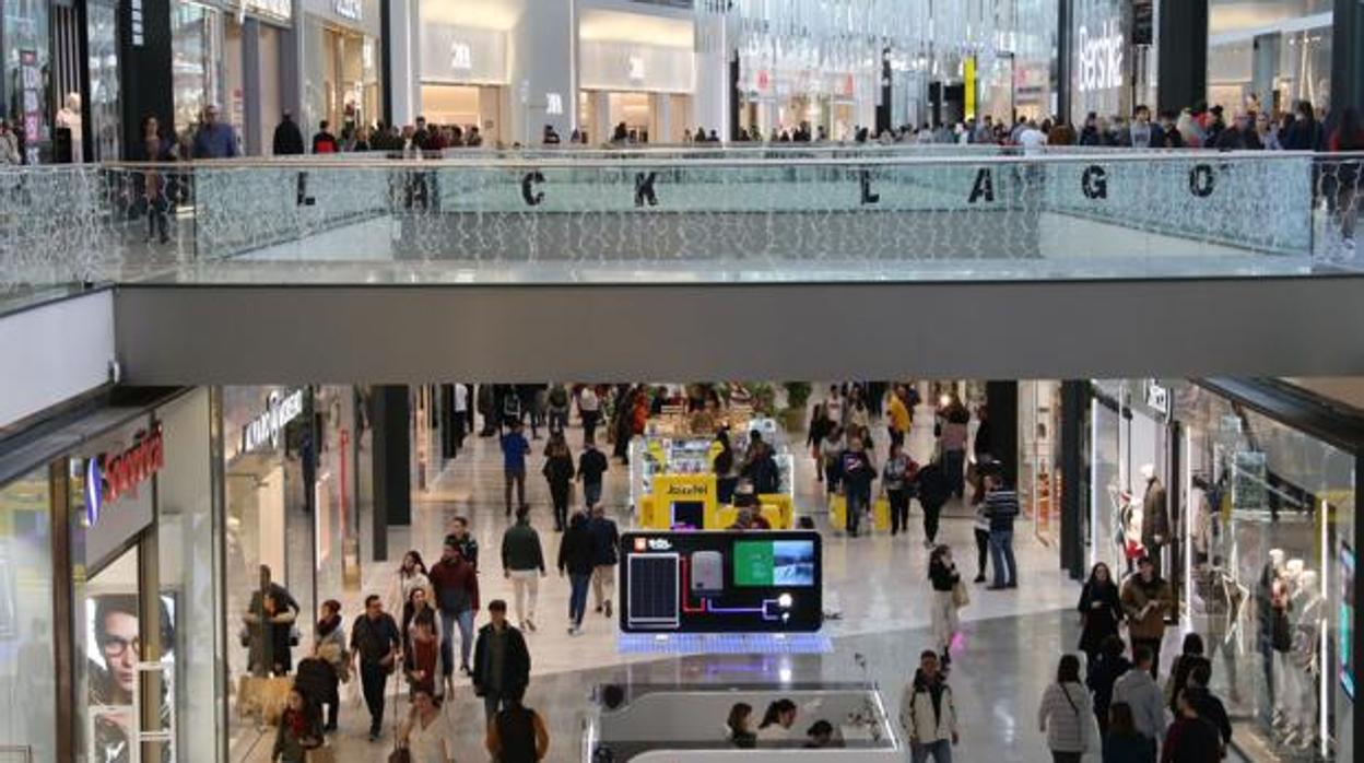 Vista del centro comercial Lagoh de Sevilla