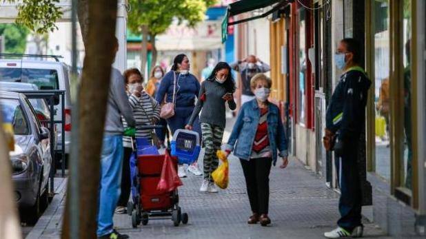 Sólo el 2,3% de los sevillanos tiene anticuerpos, menos de la mitad de la media nacional, del 5 %