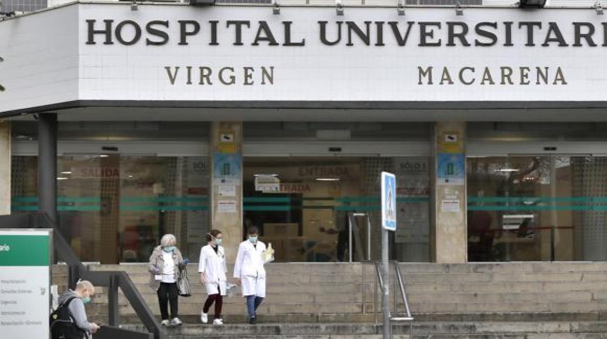 Entrada del Hospital Virgen Macarena de Sevilla