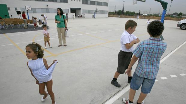 Así será el próximo curso escolar en Sevilla: grupos reducidos, turnos para el recreo...