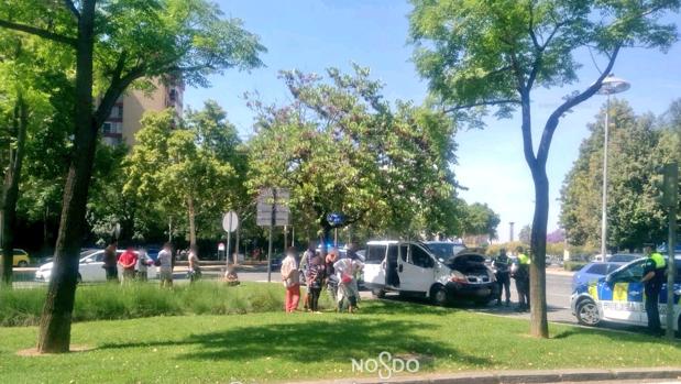 Pillan en Sevilla a doce personas viajando en una furgoneta de cinco asientos y sin mascarillas