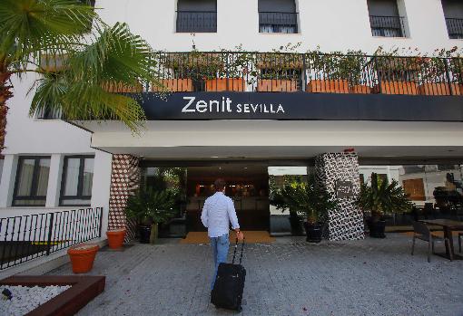 Acceso al hotel Zenit